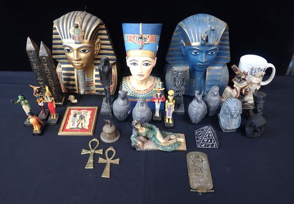 A COLLECTION OF ANCIENT EGYPTIAN THEMED ITEMS