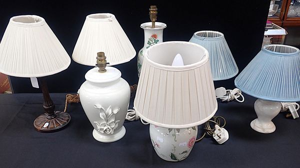 A PAIR OF WOODEN TABLE LAMPS