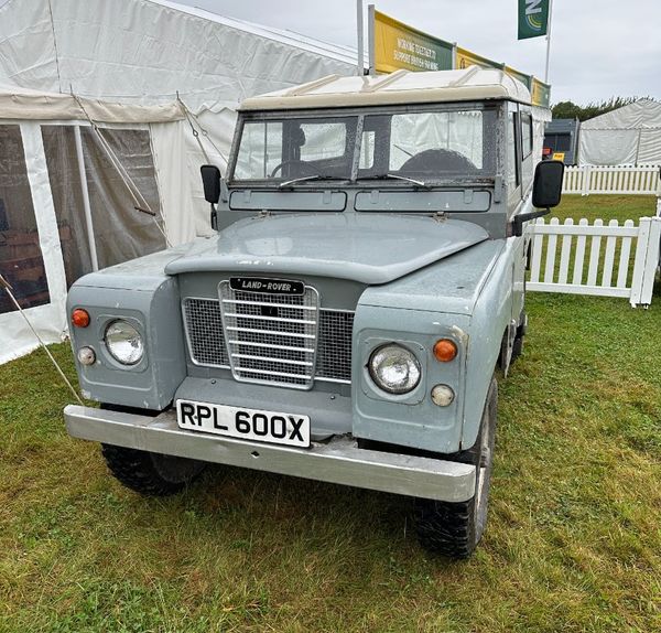 A 1981 LAND ROVER SHORT WHEEL BASE SERIES 3