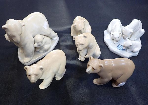 A GROUP OF SIX LLADRO CERAMIC BEARS