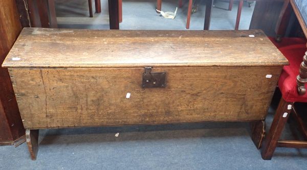 A 17th/18th CENTURY OAK PLANK COFFER