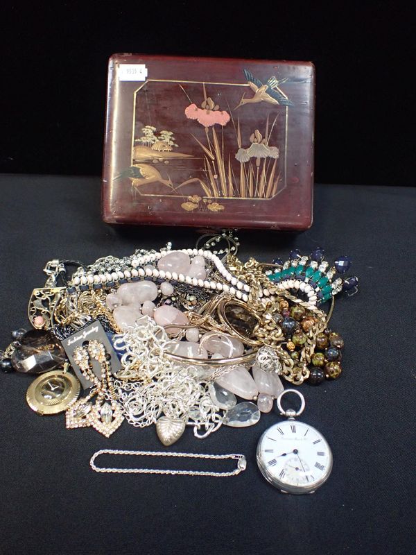 A COLLECTION OF COSTUME JEWELLERY