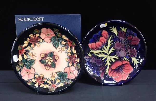 MOORCROFT: AN ANEMONE PATTERN  PLATE
