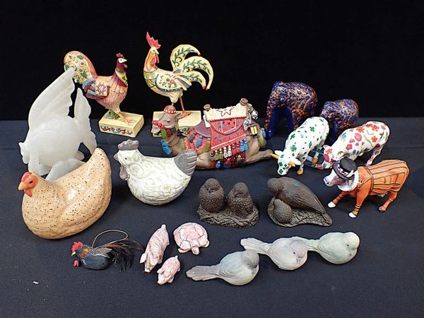 A COLLECTION OF BIRD AND ANIMAL FIGURES
