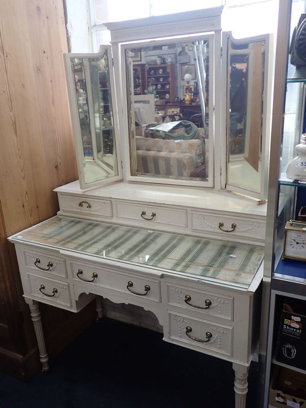 AN EDWARDIAN LOUIS XIV STYLE WHITE-PAINTED DRESSING TABLE