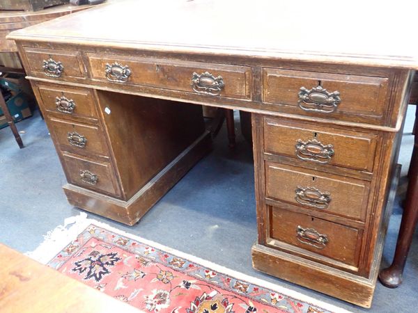 AN EDWARDIAN OAK PEDESTAL DESK