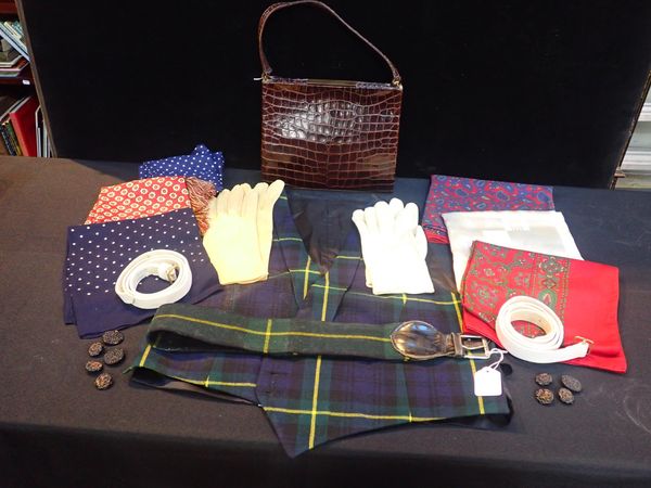 A FASSBENDER LADIES CROCODILE HANDBAG