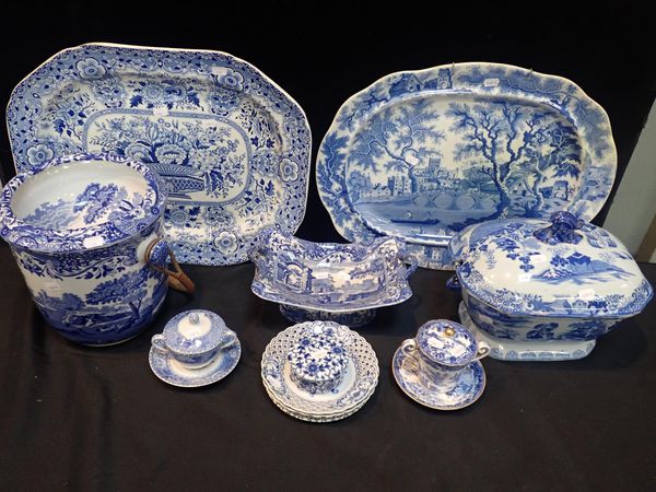 A COLLECTION OF BLUE AND WHITE WARES