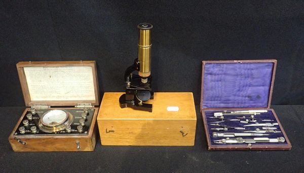 A STUDENT'S MICROSCOPE, BOXED