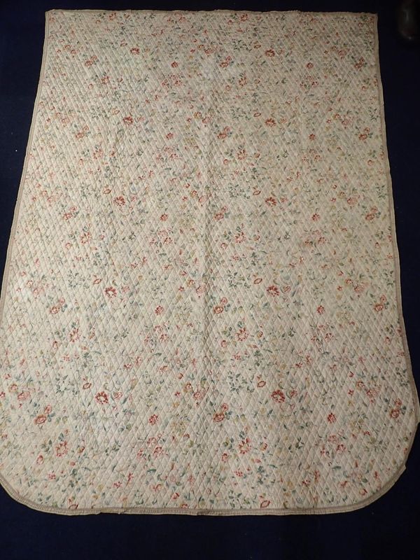 A COUNTRY HOUSE STYLE CHINTZ QUILT