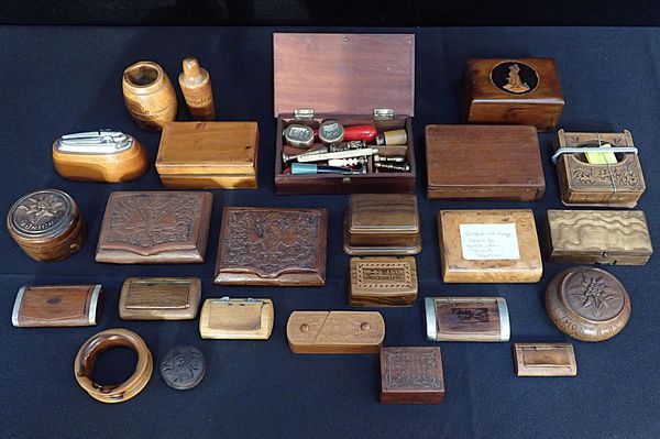 A QUANITY OF 19th CENTURY AND LATER WOODEN TRINKET BOXES