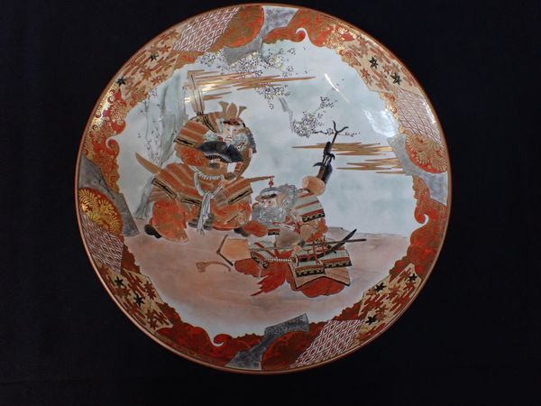 A JAPANESE DISH, PAINTED AND GILT