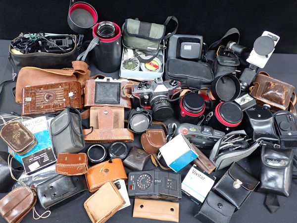 A COLLECTION OF CAMERAS AND SUNDRIES