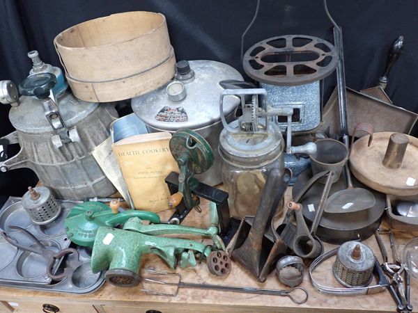 A COLLECTION OF KITCHENALIA