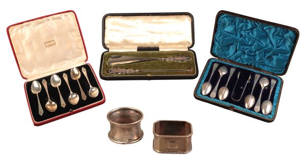 A VICTORIAN BOXED SET OF SILVER SPOONS AND TONGS