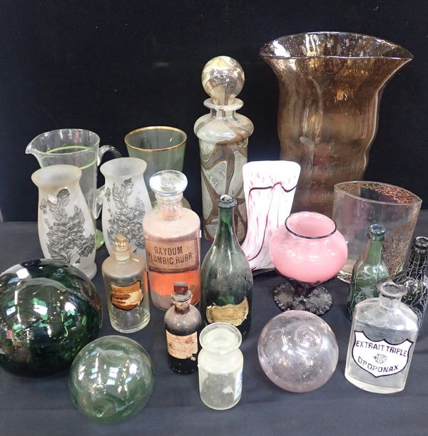 A QUANTITY OF GLASS