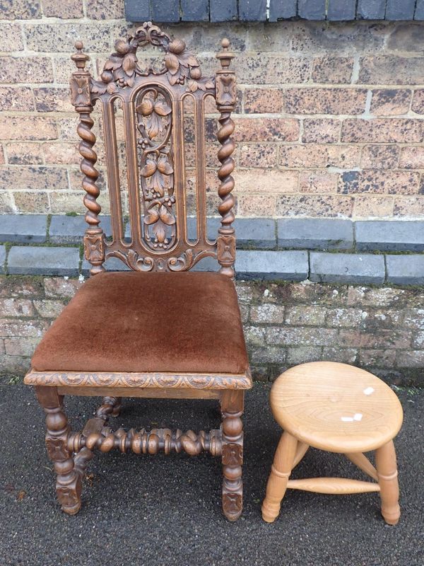 A VICTORIAN OAK CHAIR