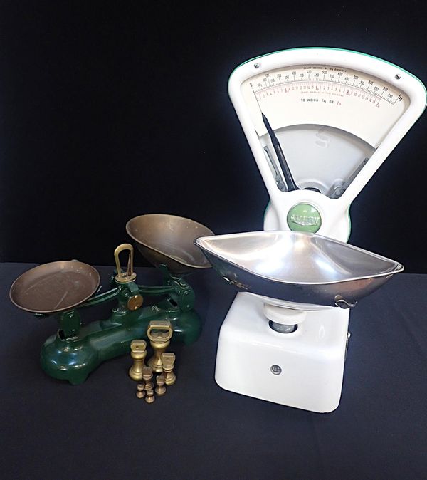 VINTAGE AVERY SHOP SCALES, WHITE ENAMELLED