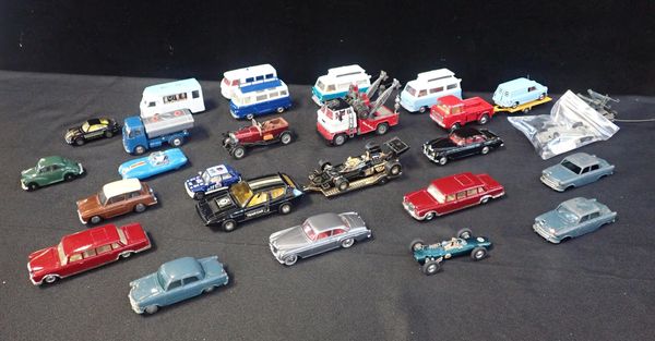 A COLLECTION OF LOOSE CORGI DIECAST MODELS