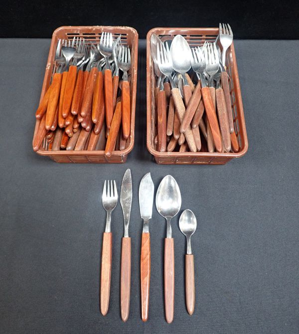 A QUANTITY OF MID-CENTURY MODERN CUTLERY