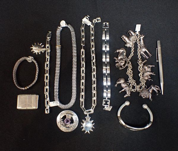 A COLLECTION OF SILVER JEWELLERY