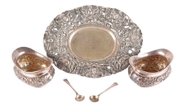 A PAIR OF EDWARD VII SILVER SALTS