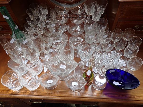 A QUANTITY OF GLASS WARE
