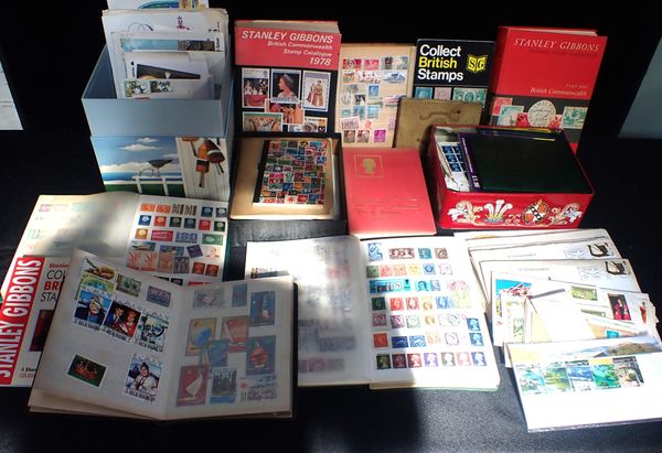 A COLLECTION OF MIXED WORLD STAMPS