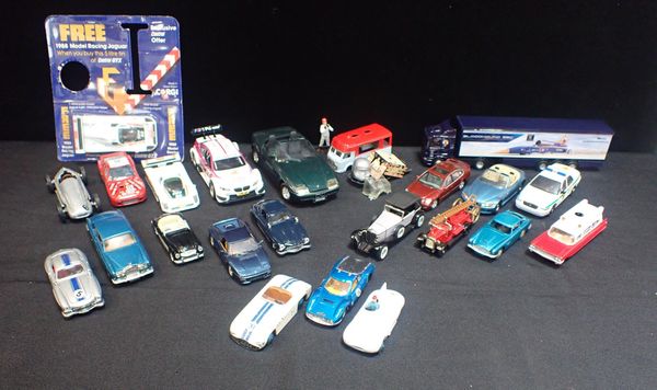 A QUANITY OF LOOSE DIECAST CARS