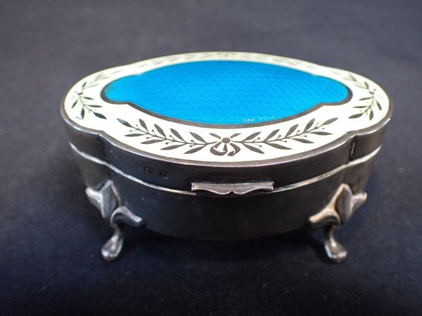 A SILVER TRINKET BOX WITH GUILLOCHE ENAMEL TOP
