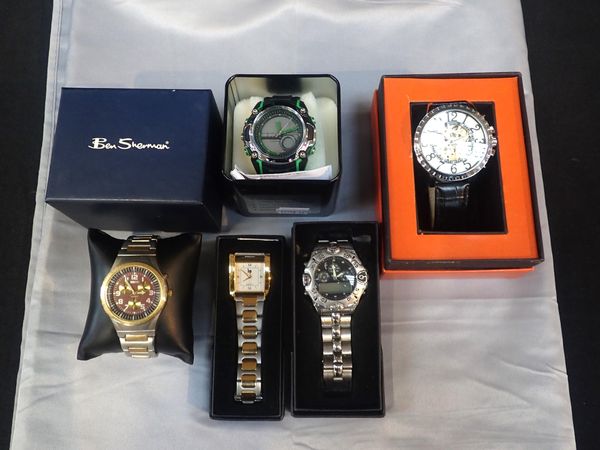 A COLLECTION OF BOXED GENTS' WRISTWATCHES