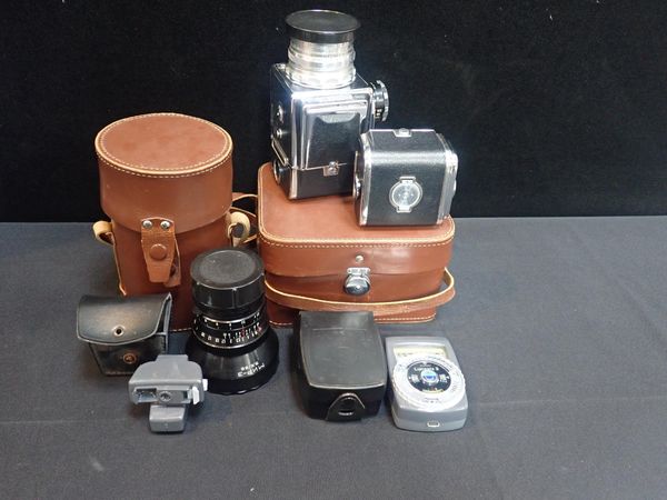 ZENITH 80 CAMERA IN FITTED LEATHER BOX