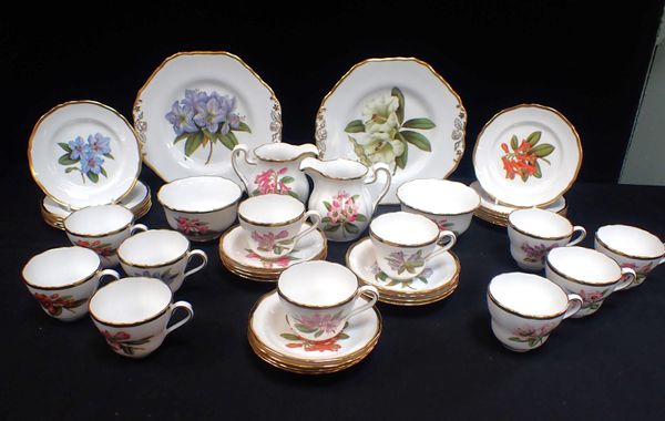A SPODE TEA SERVICE: FLORAL AND GILT