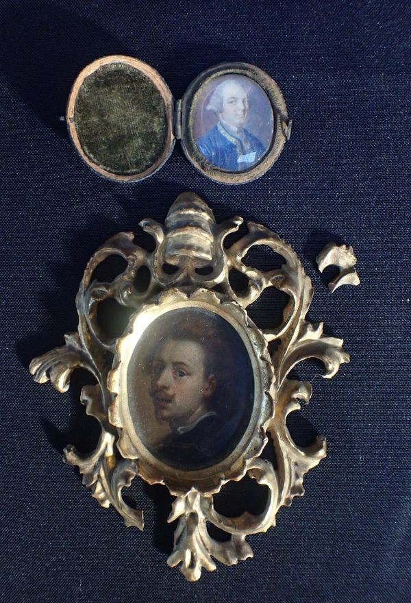 AN IVORY PORTRAIT MINIATURE