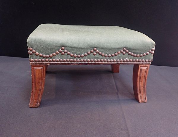 AN EARLY 19th CENTURY MAHOGANY FOOTSTOOL
