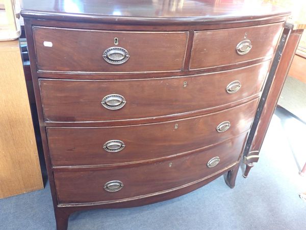 A 19th CENTURY MAHOGANY BOWFRONT CHEST OF DRAWERS