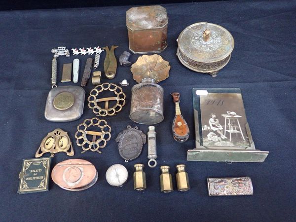 A COPPER SNUFF BOX, SET WITH A WILLIAM IV HALFPENNY