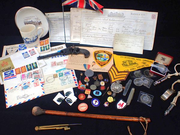 A VINTAGE 'SIDI' TOY CAP GUN, A SMALL UNION JACK