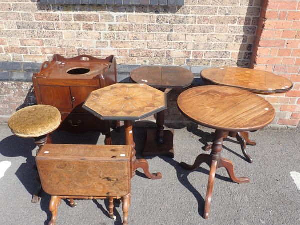 A 19th CENTURY ELM TRIPOD TABLE
