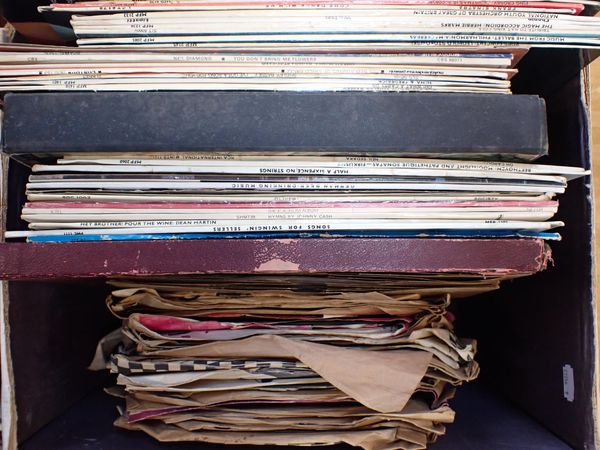 A QUANTITY OF MIXED VINYL LPs