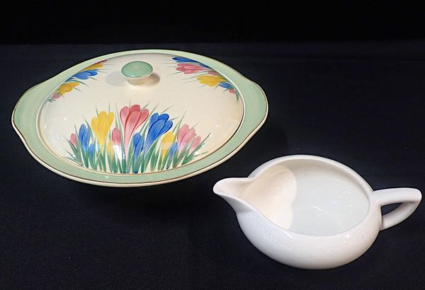 A CLARICE CLIFF BOWL AND COVER