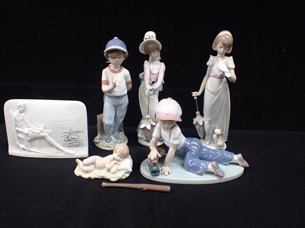 A COLLECTION OF  LLADRO FIGURES