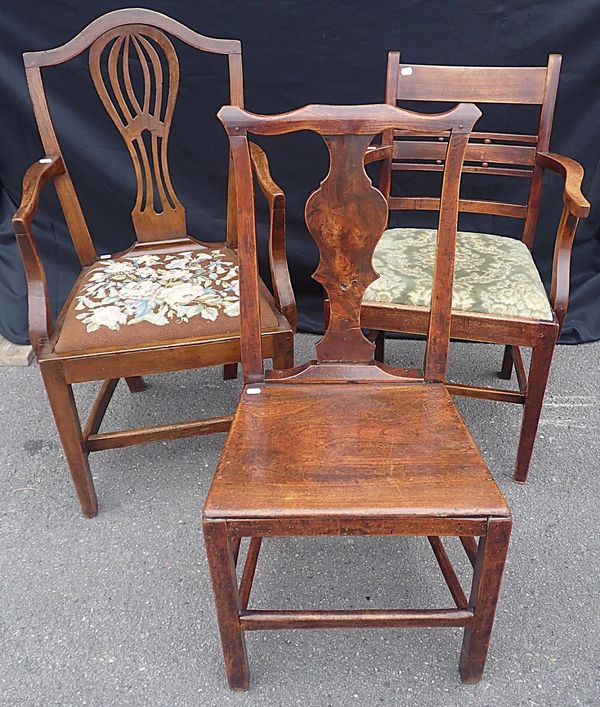 AN 18th CENTURY ELM 'COUNTRY CHIPPENDALE' CHAIR