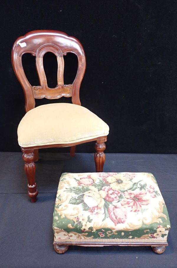 A  VICTORIAN STYLE MAHOGANY CHILDS' CHAIR