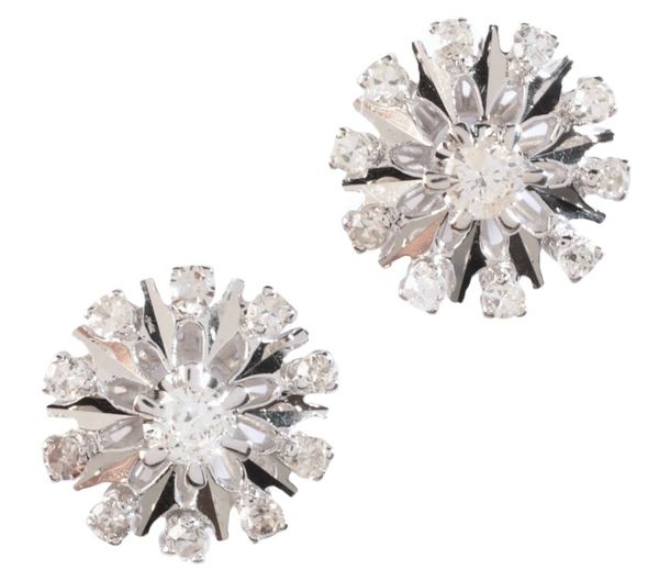 A PAIR OF DIAMOND CLUSTER STUD EARRINGS