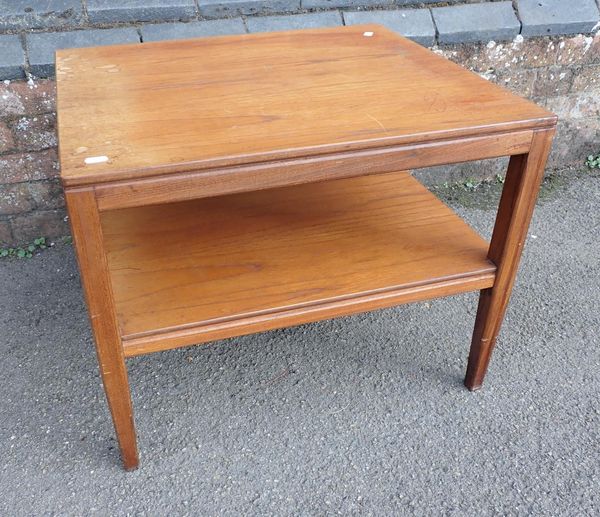A MID-CENTURY TEAK COFFEE TABLE