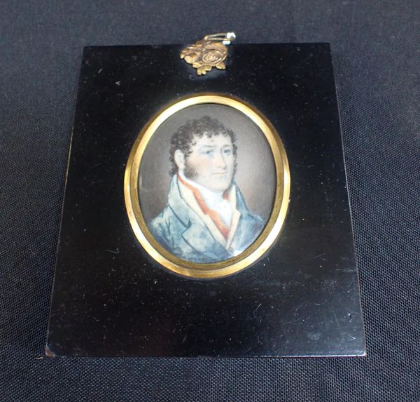 AN EARLY 19th CENTURY PORTRAIT MINIATURE OF A GENTLEMAN