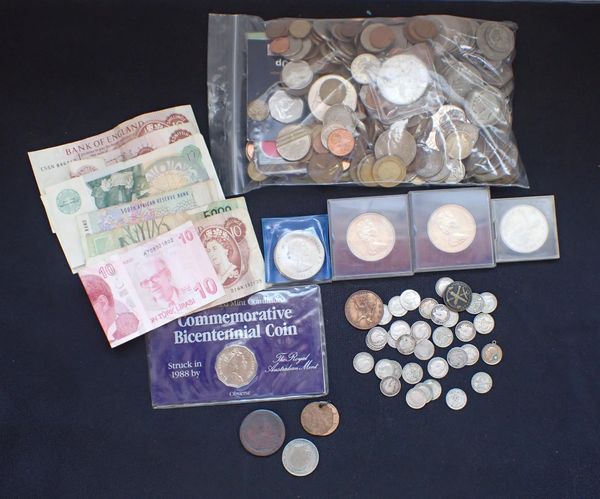 A QUANTITY OF MIXED COINS