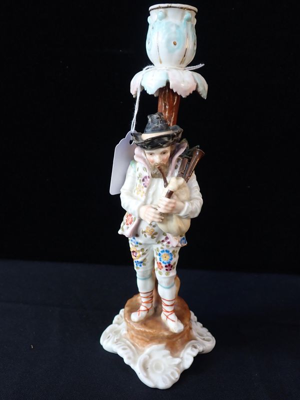 AN EARLY 19TH CENTURY DERBY PORCELAIN CANDLESTICK