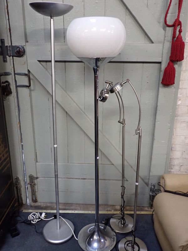 A MODERNIST CHROME AND PERSPEX FLOOR LAMP, POSSIBLY GUZZINI
